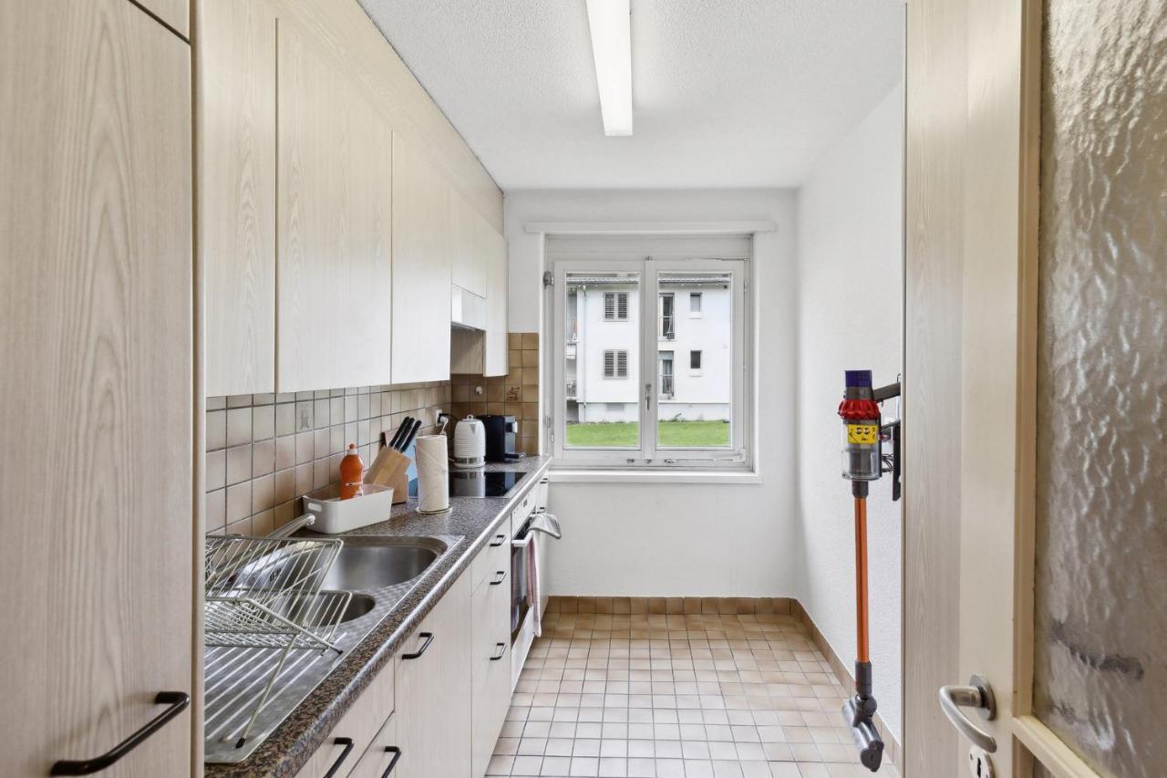 Zurich Urban Charm: Your Comfy Stay Close To The City ภายนอก รูปภาพ
